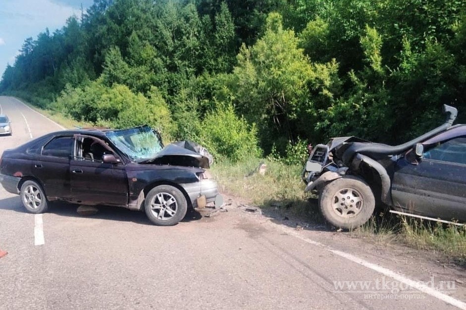 На выезде из Усть-Кута столкнулись два автомобиля. Погиб мужчина