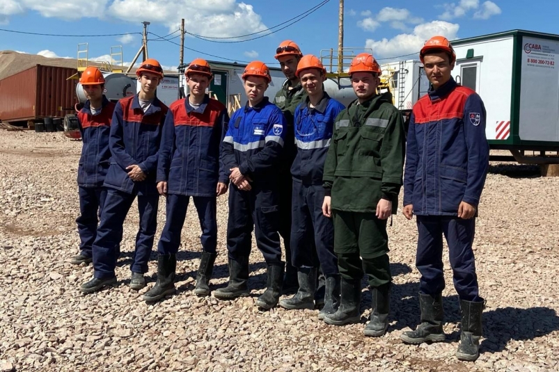 Студенческие отряды участвуют в строительстве "Иркутского завода полимеров"