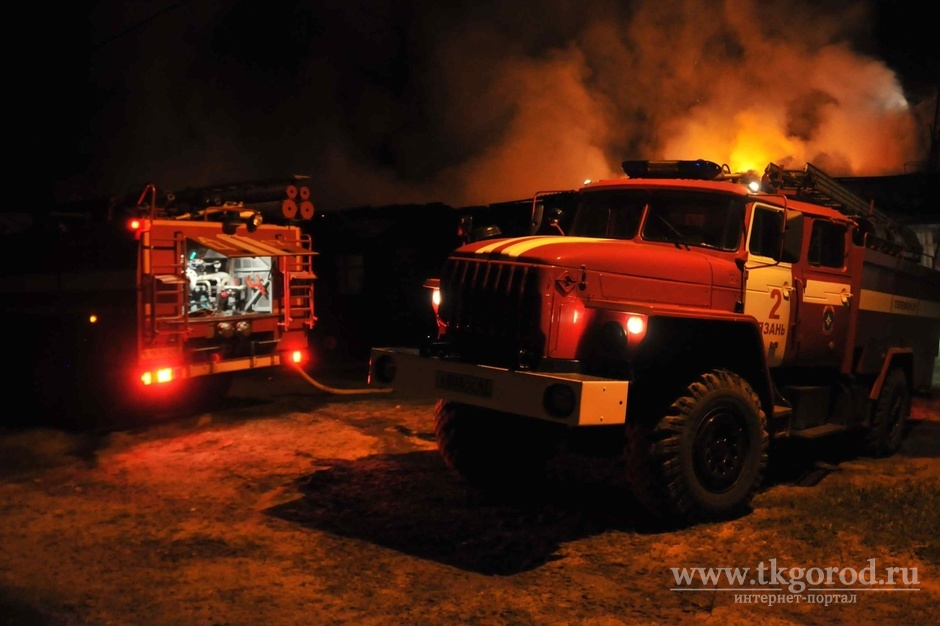 Сегодня ночью на Шаманской трассе в Братском районе горел полуприцеп лесовоза Scania, груженный древесиной