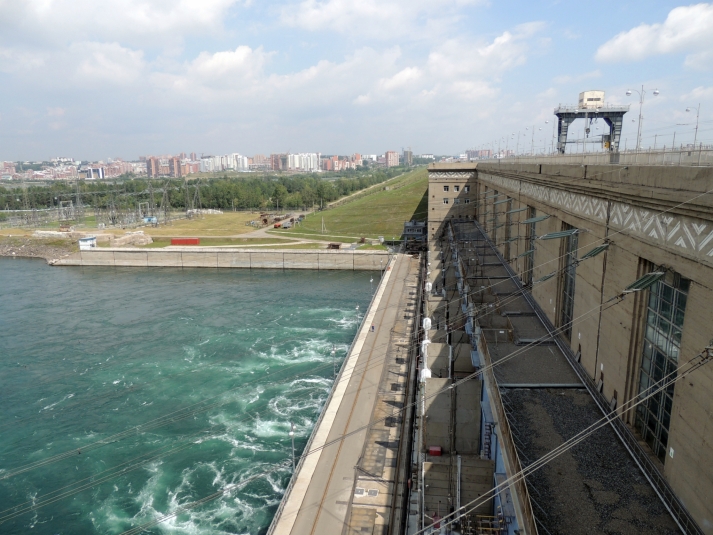 Сброс воды с ГЭС в Иркутске увеличен до 3,3 кубометров/секунду
