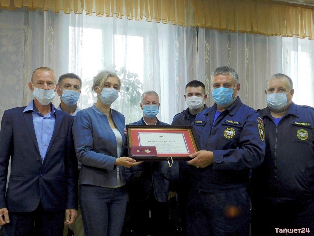 Водителя пожарной части посёлка Юрты Юрия Гурина наградили Почетной грамотой Заксобрания