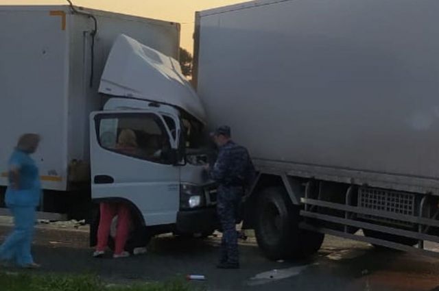 Один человек пострадал при столкновении двух грузовиков в Усолье-Сибирском