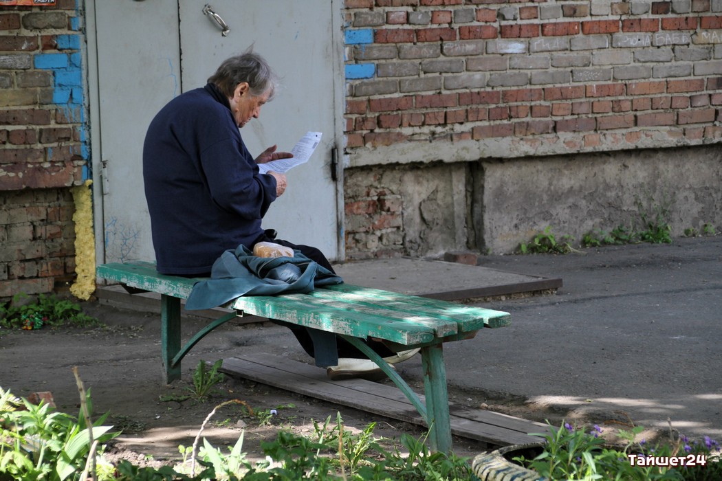 С августа более 173 тысяч работающих пенсионеров в Иркутской области начнут получать повышенную пенсию