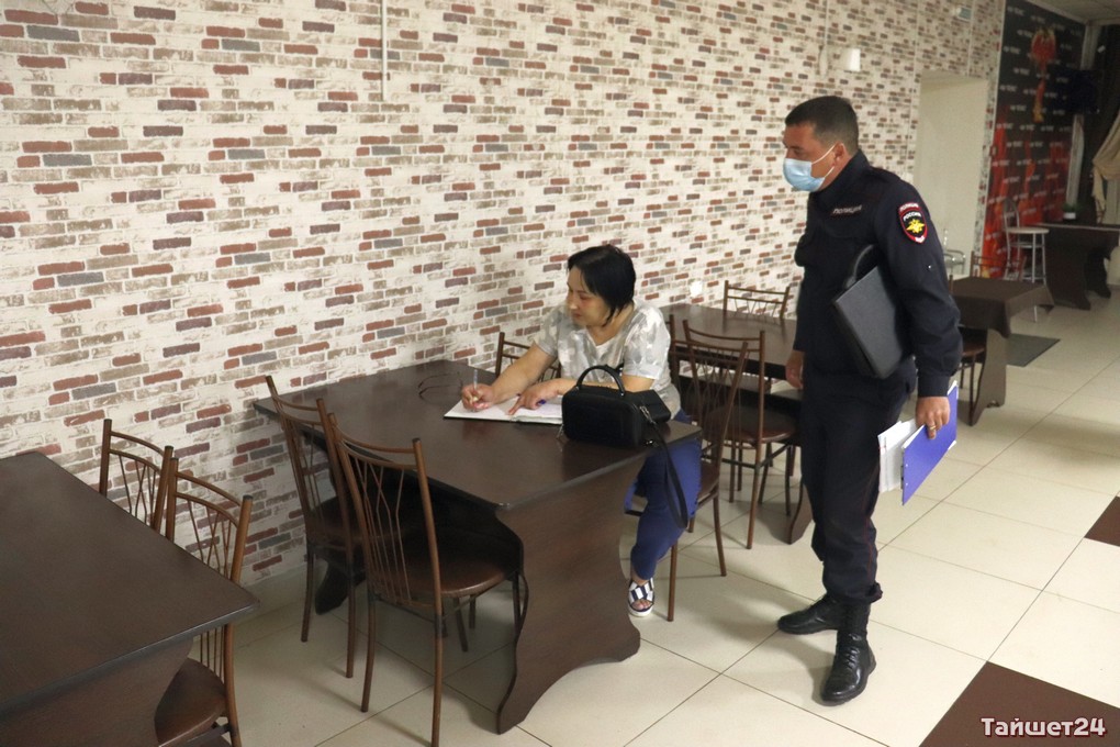 Полиция и администрация Тайшета из-за многочисленных жалоб проверили кафе «Феникс»