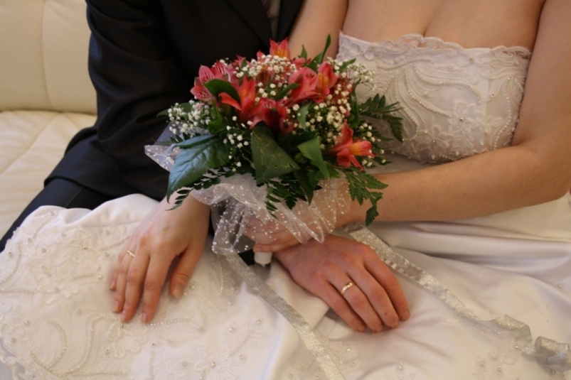 Вместо ЗАГСа: россиян будут женить на дому