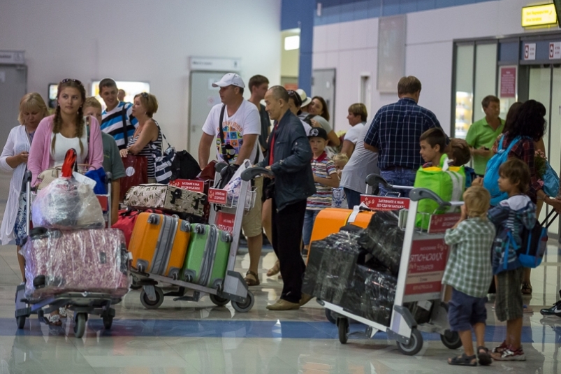Четверть россиян "сидят на чемоданах" - назвали топ городов, куда рвутся граждане РФ