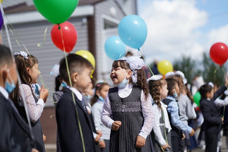 В Иркутской области начали перечислять президентские выплаты на школьников