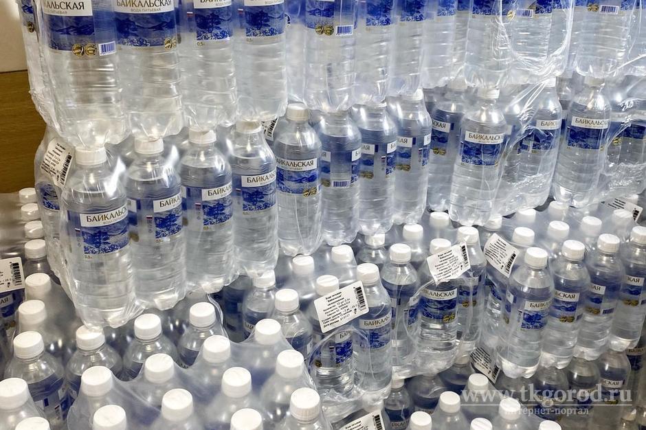 Депутаты Заксобрания передали крупную партию питьевой воды в самый крупный в регионе ковидный госпиталь