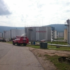 Три человека пострадали из-за возгорания резервуара на нефтеперерабатывающем предприятии в Усть-Куте