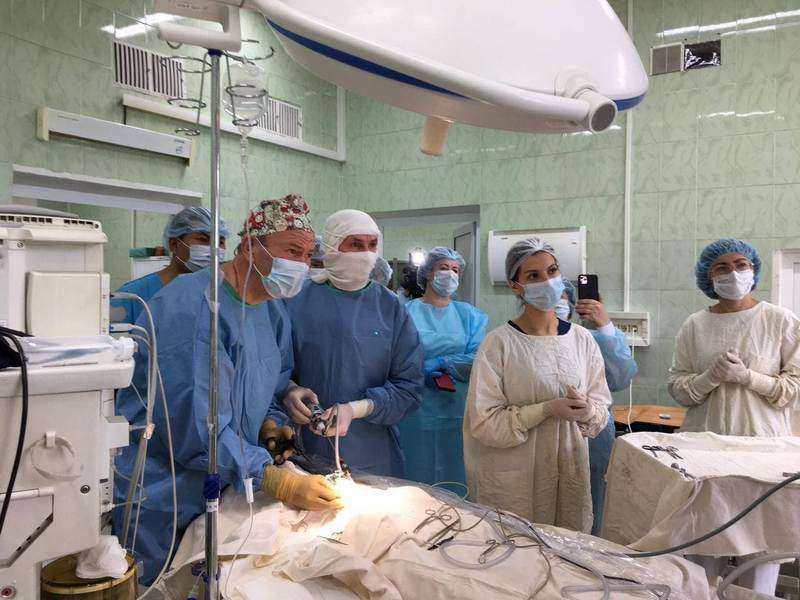 Детский хирург Юрий Козлов провел две уникальные операции в Тулуне