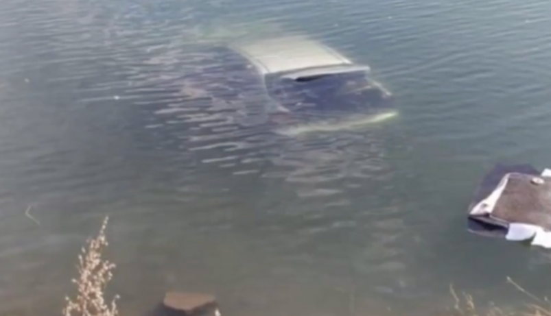Водитель из Иркутска утопил авто, не справившись с управлением