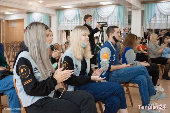 Жители Иркутской области могут получить 300 000 рублей на молодёжные проекты