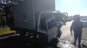 45-летний водитель кроссовера погиб при столкновении с грузовиком в Шелеховском районе