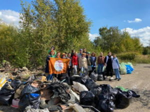 Волонтеры очистили берег Ангары от мусора в районе СНТ «Прибрежное-2» в Иркутске