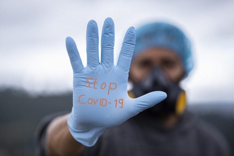 Эксперты: Достичь коллективного COVID-иммунитета до конца года будет сложно в России