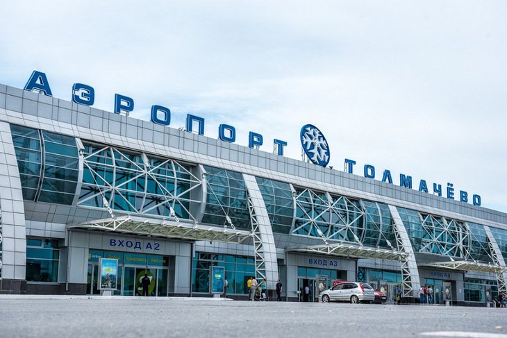Самолет из Иркутска совершил экстренную посадку в Новосибирске из-за ухудшения состояния пассажира