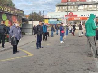 Многие жители Ново-Ленино опоздали 17 сентября на работу из-за отсутствия транспорта