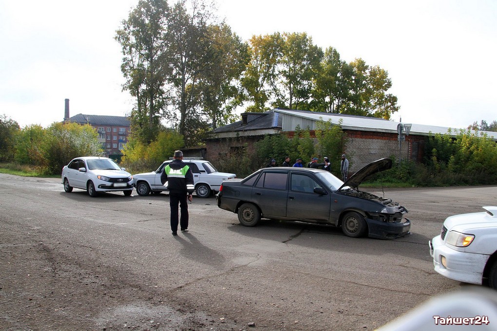 Четыре автомобиля пострадали в двух ДТП на улице Партизанской в Тайшете