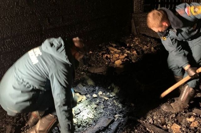 В Черемховском районе устанавливается причина пожара, где погибли дети