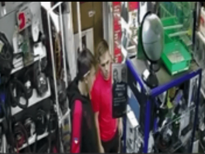Полиция разыскивает подозреваемых в краже из комиссионного магазина в Усолье
