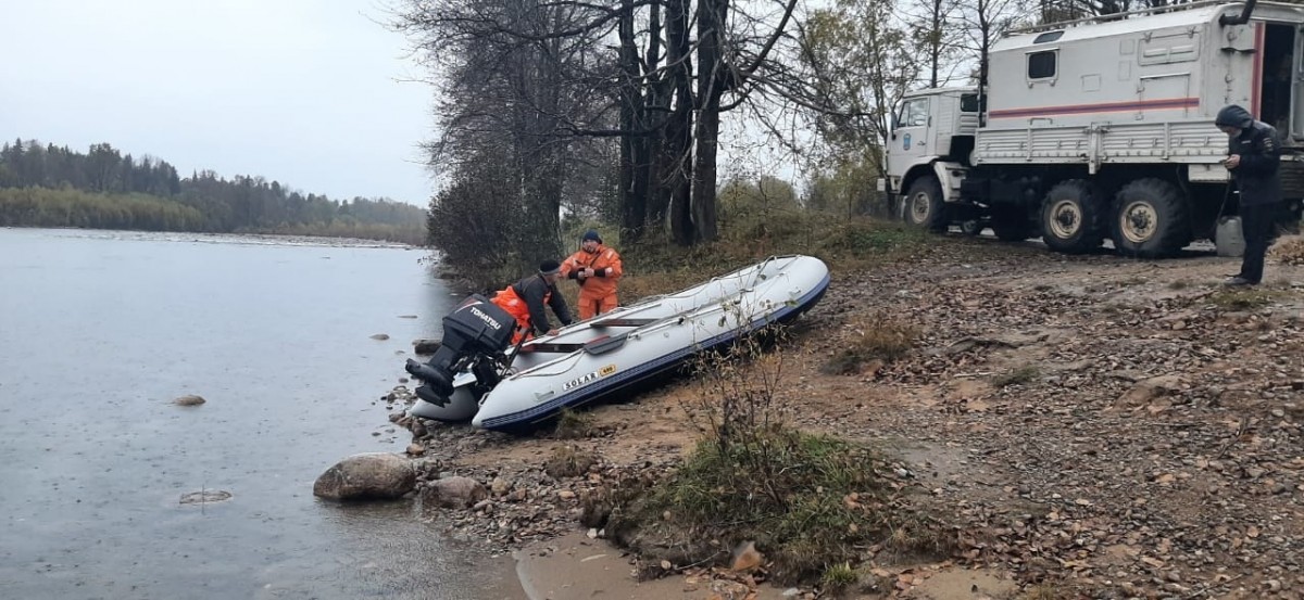 В Иркутской области разыскивают пятерых мужчин, которые самостоятельно отправились на поиски пропавшего рыбака
