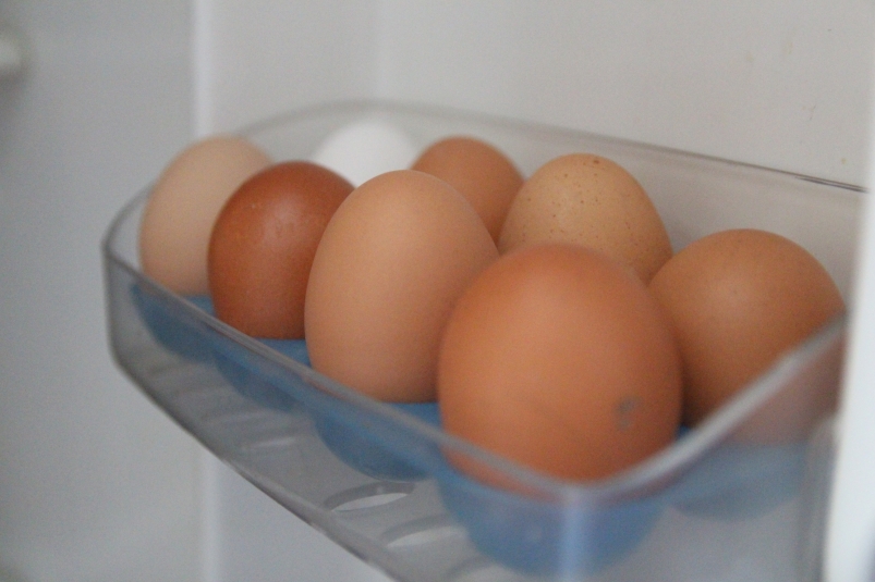 Опасные бактерии нашли в очищенных куриных яйцах в маринаде в Иркутске