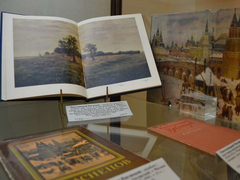 Выставка книг с иллюстрациями Билибина и Васнецова открылась в областном художественном музее Иркутска