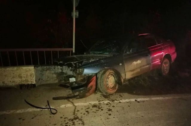 Водитель погиб, врезавшись в ограждение моста в Киренском районе