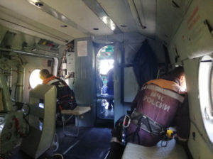 Вертолет Ми-8 вылетел на поиски пропавших добровольцев в район реки Снежной