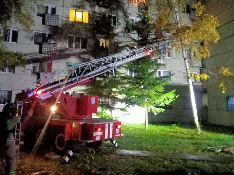 Двое мужчин погибли на пожаре в Усть-Илимске из-за непотушенной сигареты
