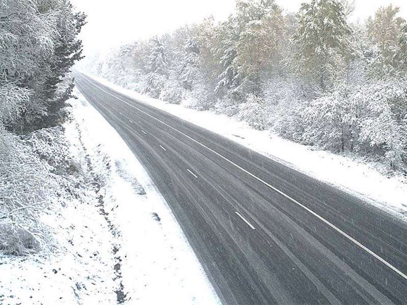 Снег выпал на федеральной трассе «Байкал» в Шелеховском и Слюдянском районах