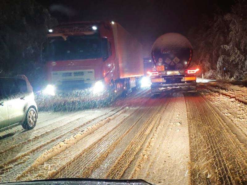 Движение фур и автобусов по трассе «Байкал» приостановили из-за снегопада