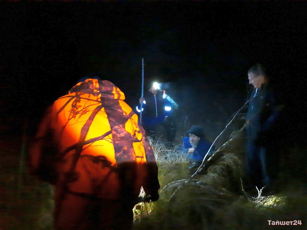 Тайшетские спасатели вызволили из болота ягодника, у которого отказали ноги