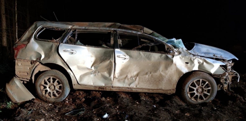 33-летний водитель погиб в перевернувшемся автомобиле в Осинском районе Приангарья