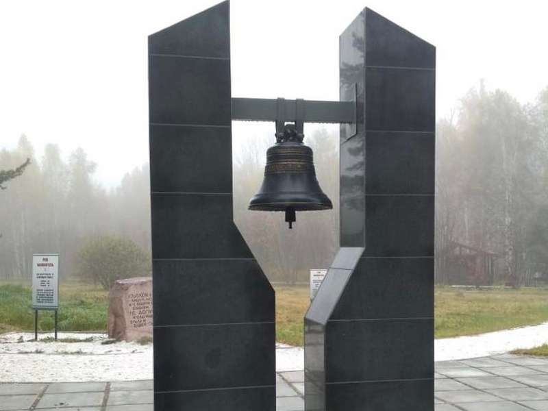 Мемориал жертвам политических репрессий восстановили в Пивоварихе после акта вандализма