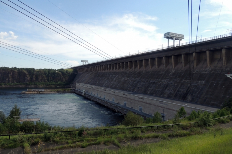 Холостой сброс воды прекратили с Братской ГЭС