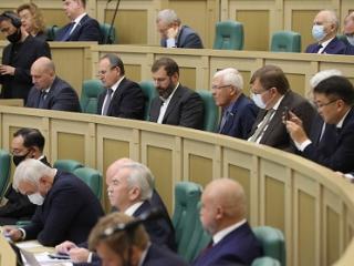 Спикер ЗС Приангарья обсудил проект федерального бюджета в Совете Федерации