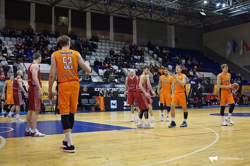 Баскетбольный "Иркут" приостановил продажу билетов на первый домашний матч сезона
