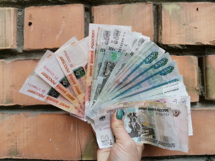 Мошенники убедили жительницу Братска отдать 1,5 млн рублей и купить смартфон