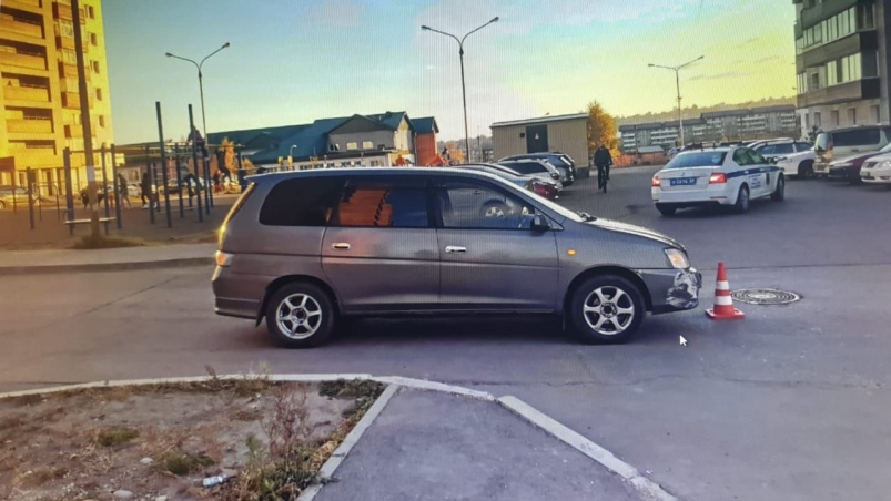 9-летняя девочка попала под колеса иномарки в Ленинском районе Иркутска