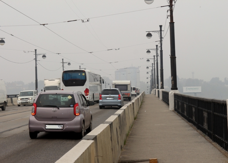 Автомобилисты попали в восьмибалльные пробки в Иркутске утром 11 октября