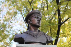 Бюст – памятник Герою Советского Cоюза Николаю Вилкову открыли в Иркутске