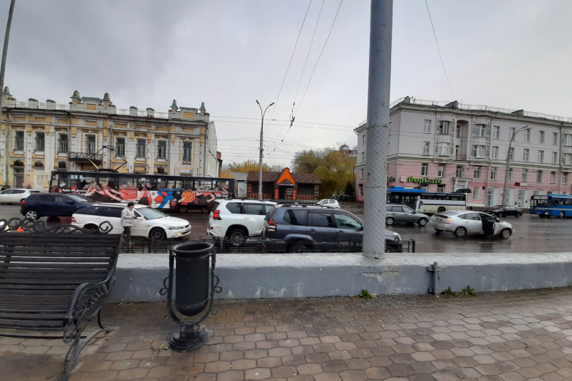 Три иномарки столкнулись на улице Ленина в Иркутске