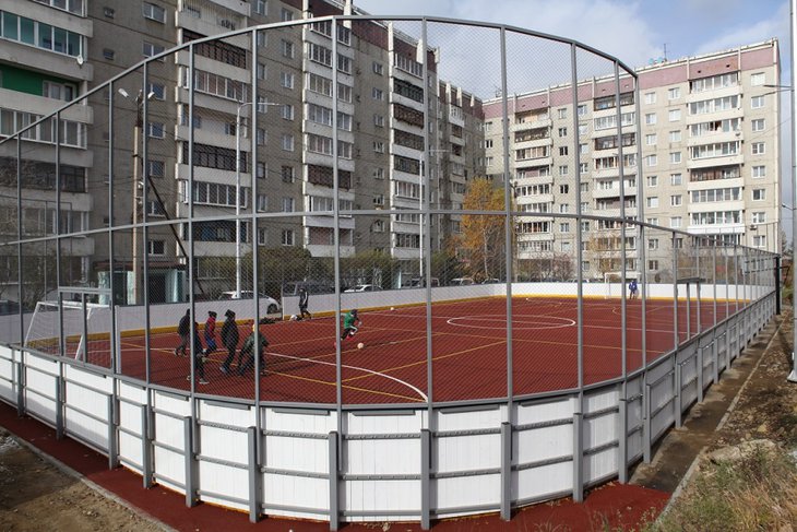 В иркутском микрорайоне Университетский открыли новый хоккейный корт