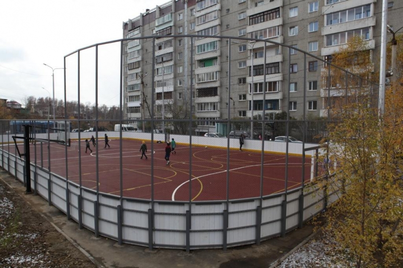 Хоккейный корт с телескопическими опорами появился в Иркутске благодаря Евгению Стекачеву