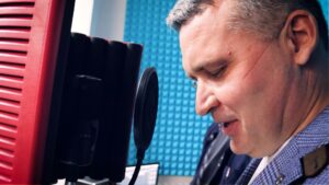 Мэр Усть-Кутского района Сергей Анисимов зачитал рэп с молодёжью центра БАМ