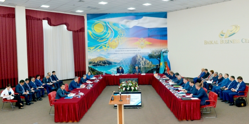 Владимир Колокольцев провел заседание с главой МВД Казахстана в Иркутске