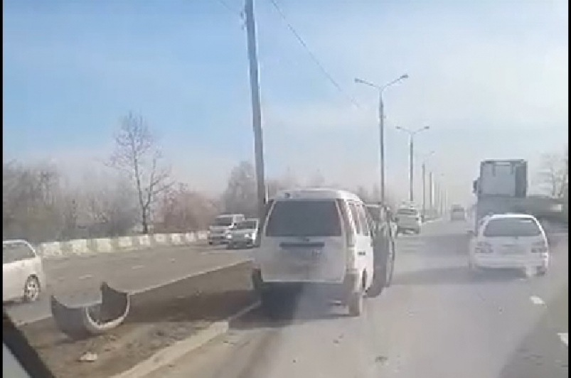 Автомобильная пробка образовалась из-за ДТП на Ново-Ленинской объездной в Иркутске