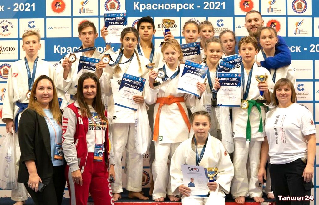 С четырьмя медалями приехали тайшетские дзюдоистки из Красноярска