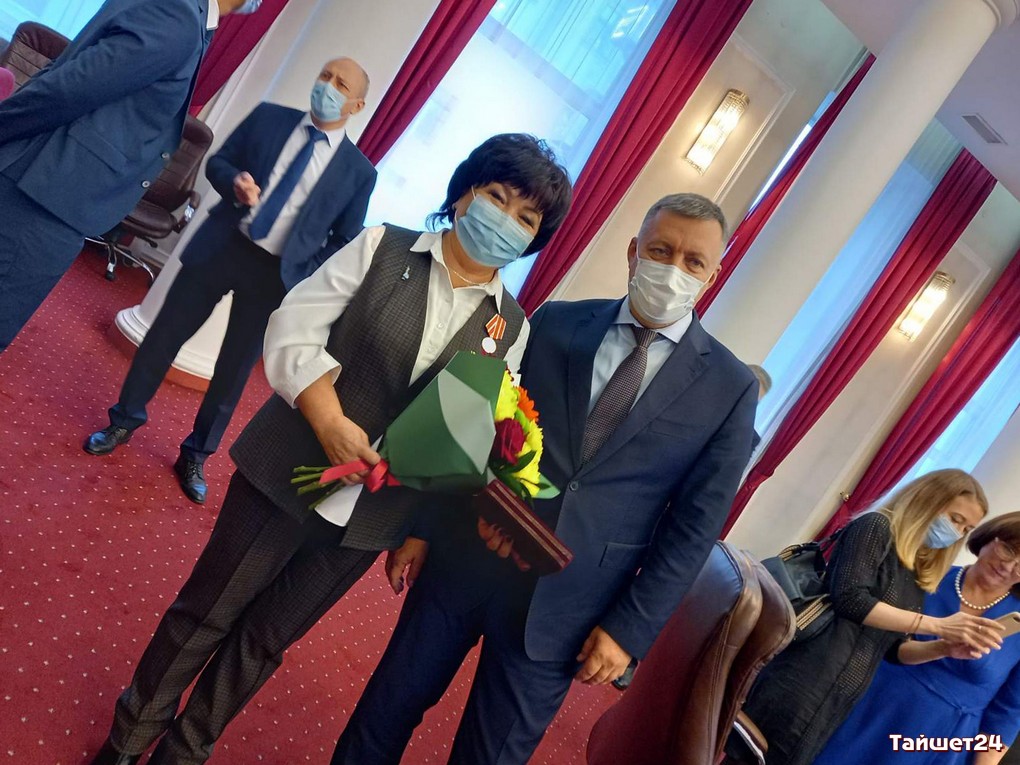 Тайшетская медсестра получила медаль из рук губернатора Иркутской области
